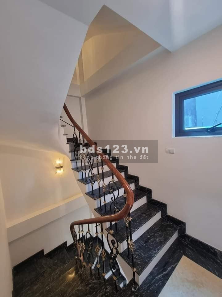 Nhà đẹp mới Trần Khát Chân, Hai Bà Trưng 30m, 5 tầng, mt 4.3m, giá 4.68 tỷ.
