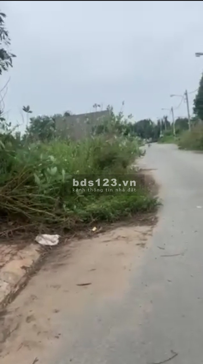 Bán đất diện tích 4020m2, Bưng Ông Thoàn, Phú Hữu, Quận 9. Giá bán chỉ 11 triệu/m2.