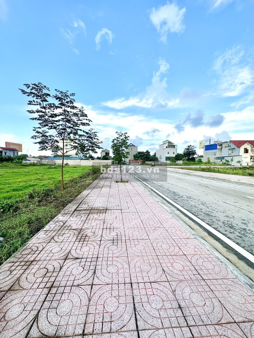 Cần tiền bán lô đất 320m2 ( 2 mặt đường )Thị Trấn Tân Phong