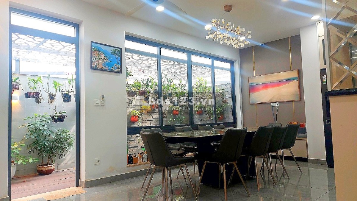 Cho thuê biệt thự Đảo Kim Cương nội thất cao cấp - Có thang máy