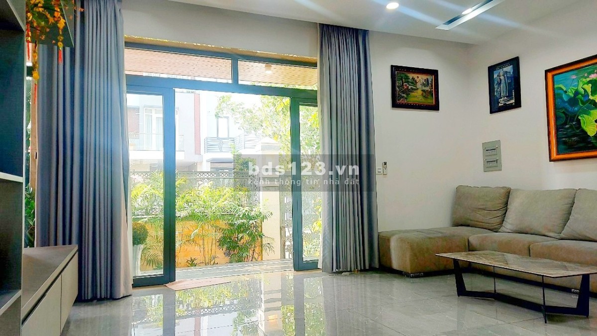 Cho thuê biệt thự Đảo Kim Cương nội thất cao cấp - Có thang máy