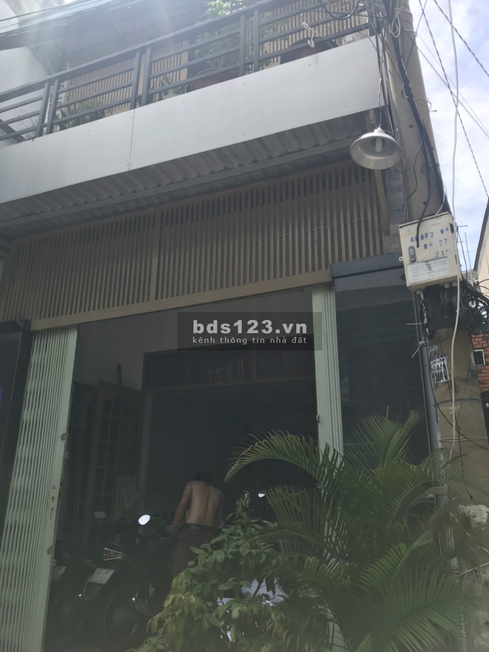 Bán nhà Lạc Long Quân giá rẻ, diện tích lớn DT 45m2, 4.65 tỷ