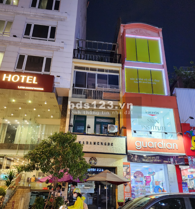 Giá rẻ 69tr! Cho thuê MT duy nhất Đ. Nguyễn Trãi Q1 - 4*20m lề 8m