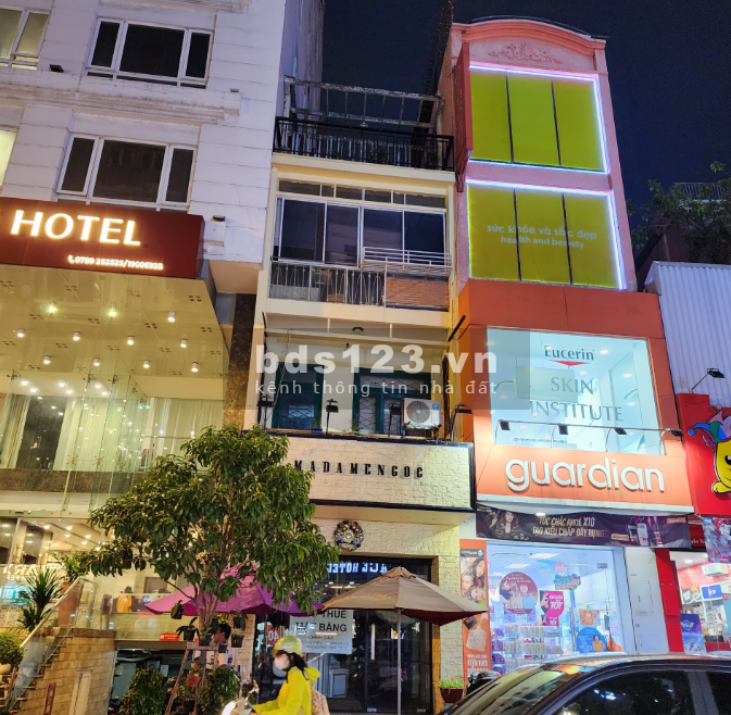 Giá rẻ 69tr! Cho thuê MT duy nhất Đ. Nguyễn Trãi Q1 - 4*20m lề 8m