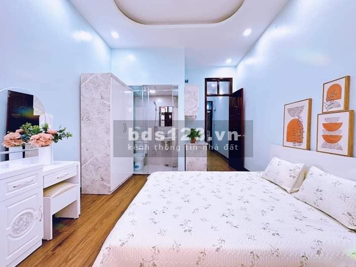 Bán nhà chung cư mi ni Pháo Đài Láng 40m, 6 tầng, mặt tiền 4m, giá 7,6 tỷ.