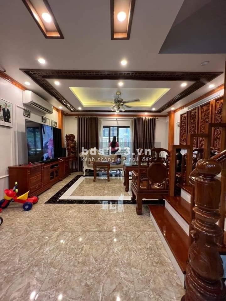 Bán nhà ngõ ô tô, đường Hoàng Mai 44m, 6 tầng, mặt tiền 5m, giá 9.8 tỷ.