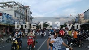 Gia đình kẹt tiền bán lỗ lô đất 300m2 (DT 10x30, đã tách 2 sổ) mặt tiền rộng 18m nằm ngay khu chợ BD