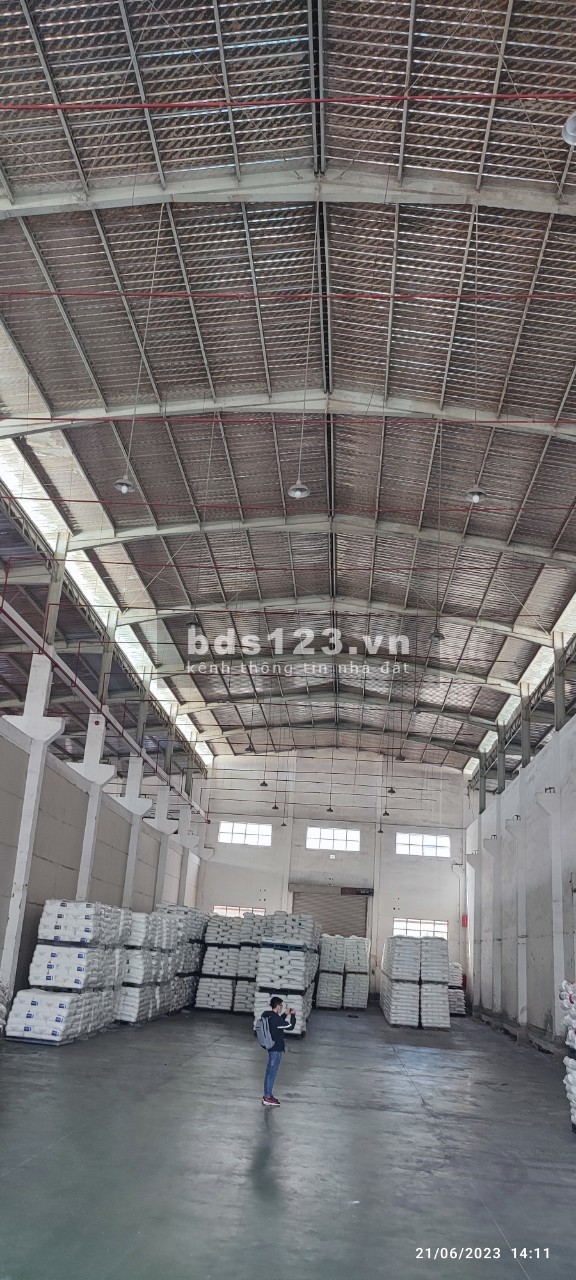 Cho thuê kho xưởng chứa hàng/ sản xuất tại mặt tiền đường Hồ Học Lãm, Q. Bình Tân.