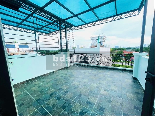 Bán nhà Lâm Du 37m2 x5 tầng, mới xây, thang máy, ô tô đỗ, vài bước ra phố