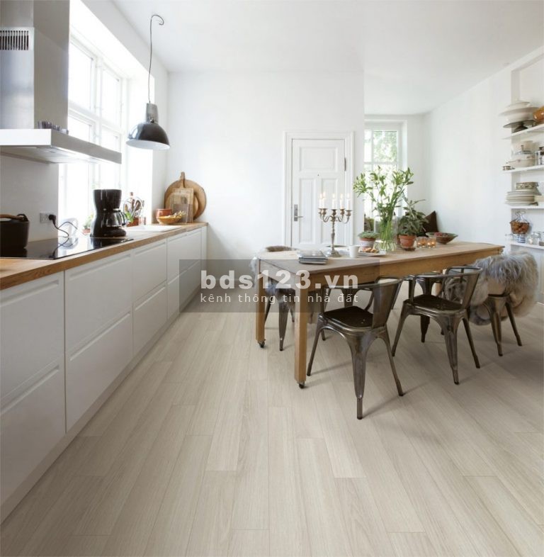 Bán nhà Lâm Du 37m2 x5 tầng, mới xây, thang máy, ô tô đỗ, vài bước ra phố
