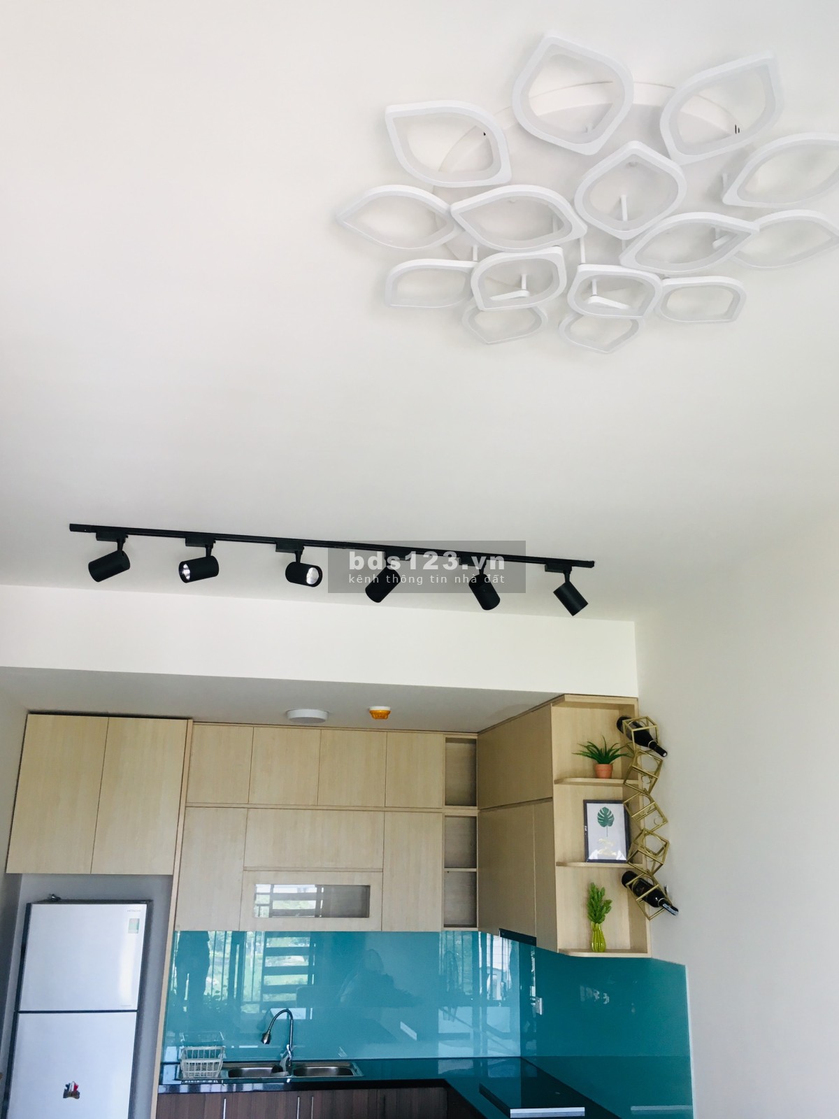 Cho thuê căn 2PN 70m2 Dự án The Sun Avenue giá 15 triệu. LH 0901102909 xem nhà