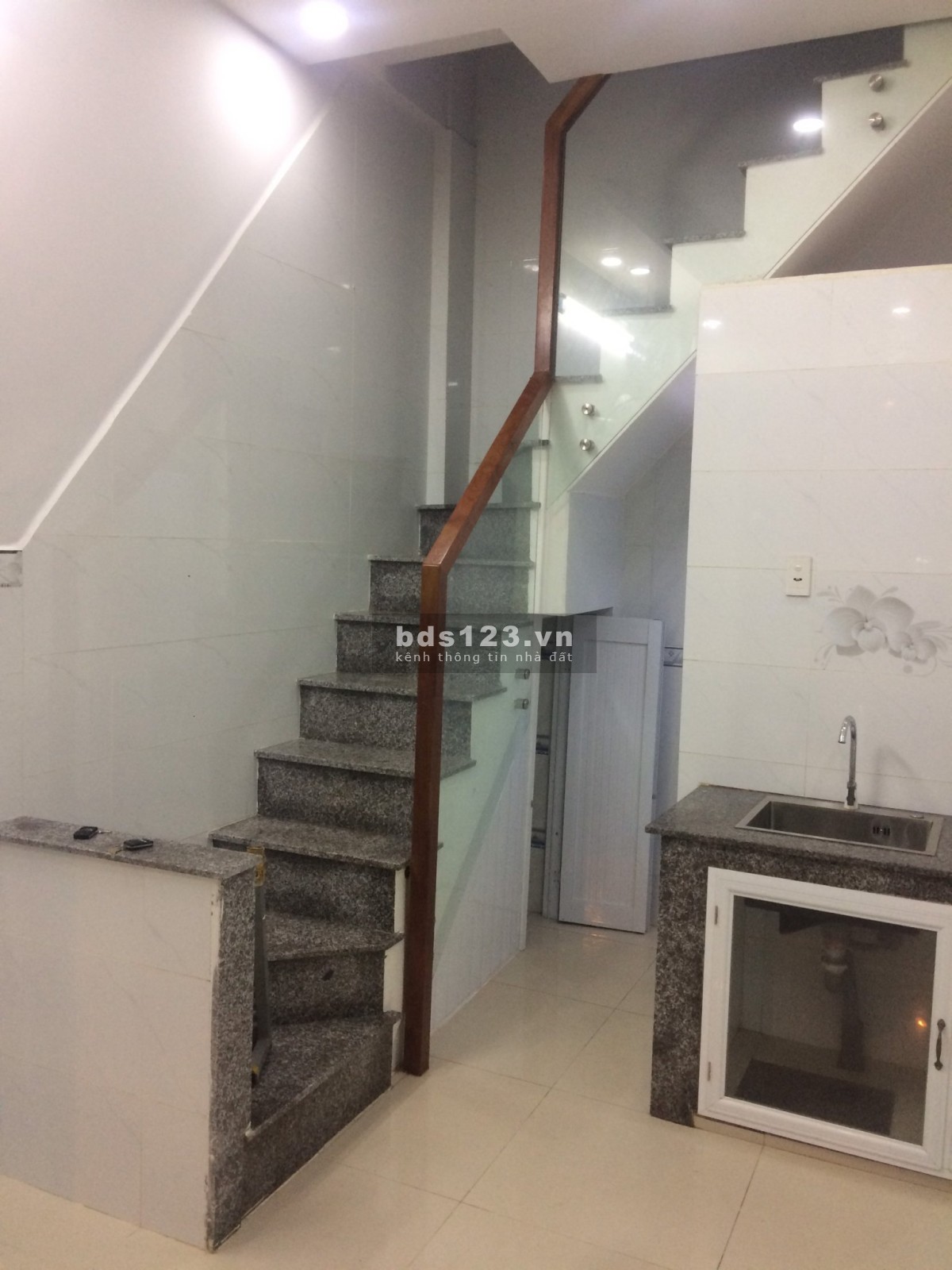 Nhà mặt tiền 21M2 (01 trệt & 01 lầu), đường Trường Sa, quận Phú Nhuận