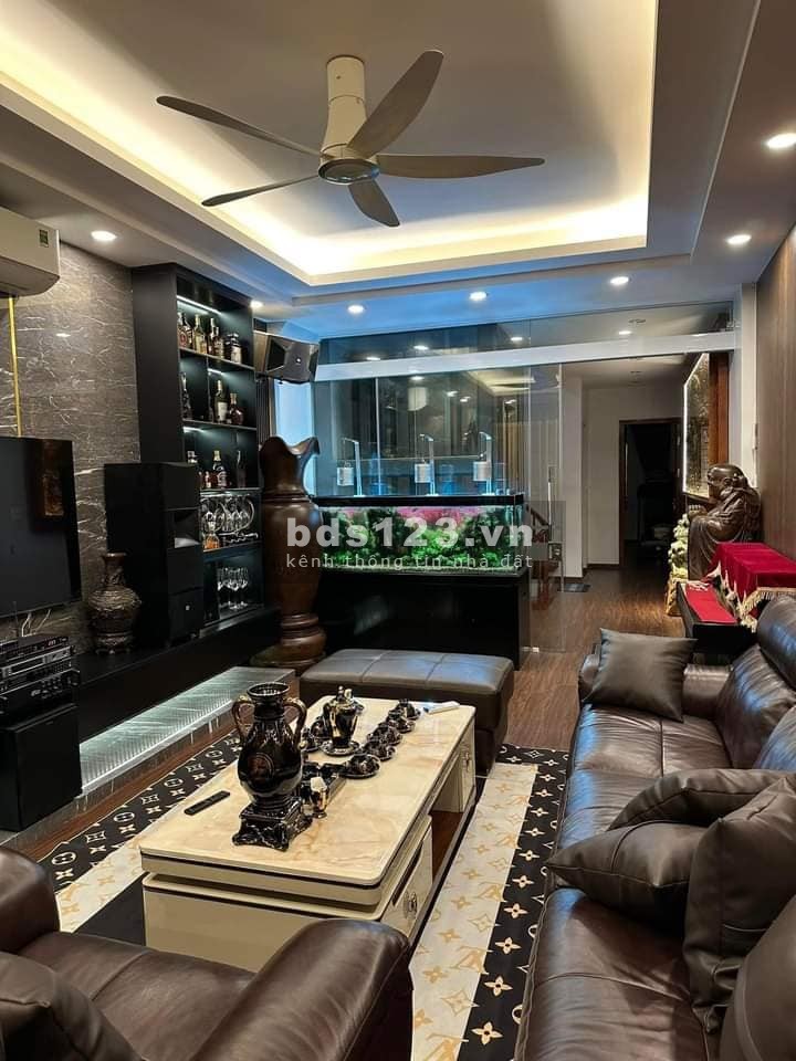 Bán nhà kinh doanh, mặt phố Giáp Bát 72m, 6 tầng, mt 4m, giá 17.8 tỷ.