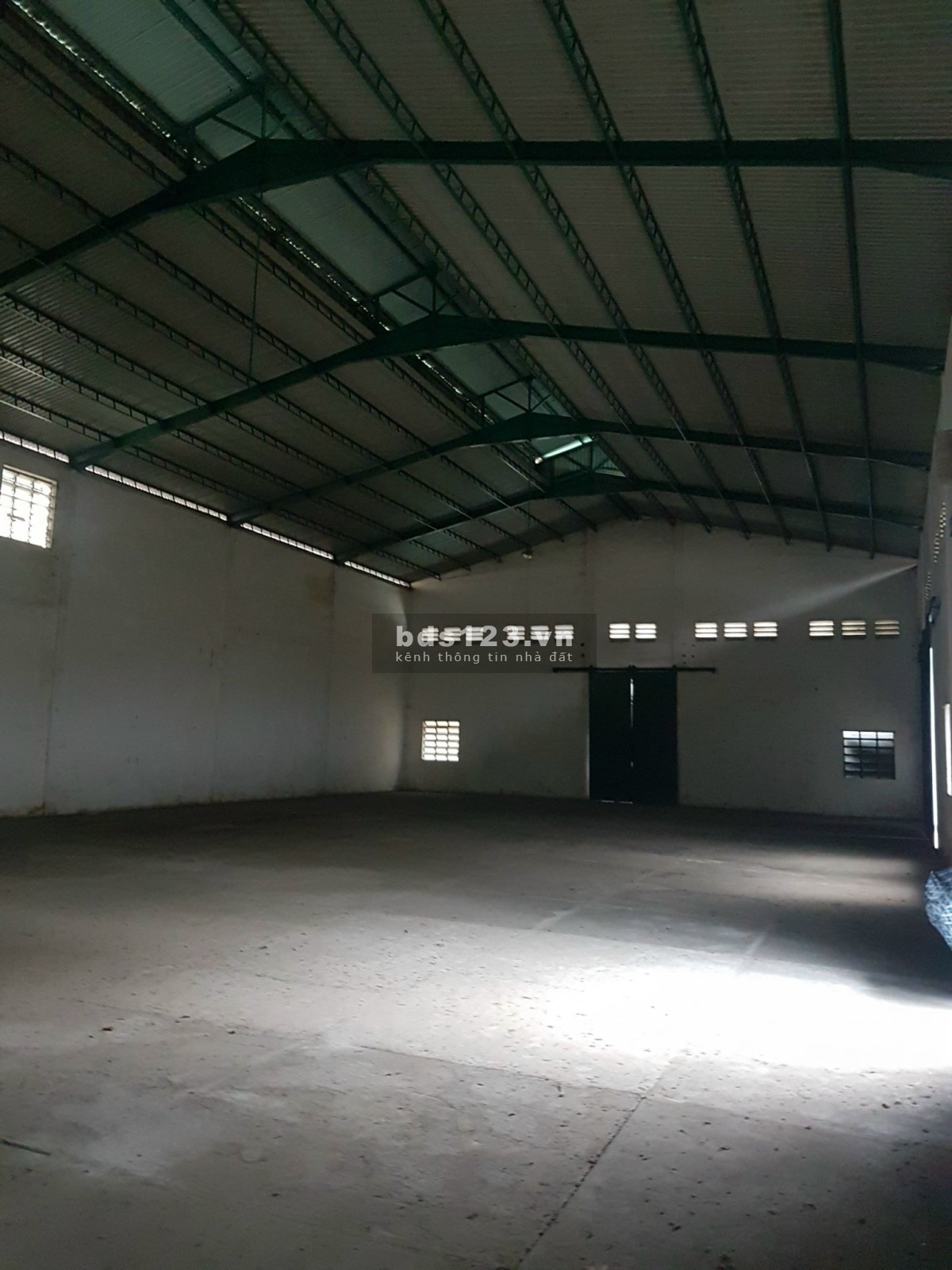 Cho thuê kho xưởng 550m2 gần cầu Tham Lương, đường Nguyễn Văn Quá, Quận 12.