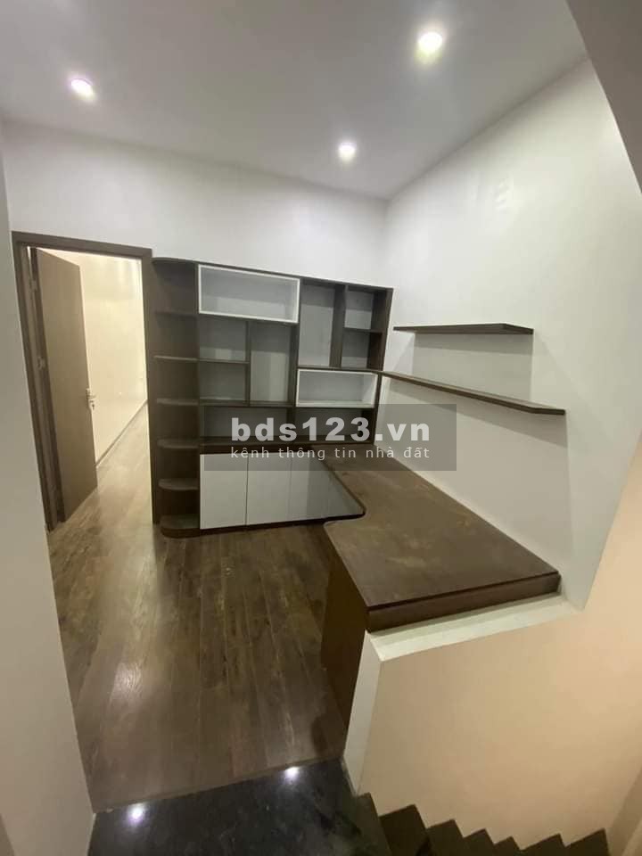 Bán nhà đẹp ở luôn Đại La, Hai Bà Trưng 37m, 5 tầng, mt 3m, giá 4.95 tỷ.