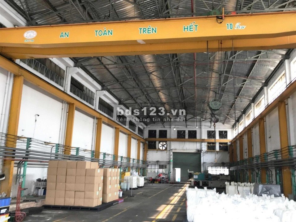 Cho thuê kho xưởng chứa hàng/ sản xuất tại mặt tiền đường Hồ Học Lãm, Q. Bình Tân.