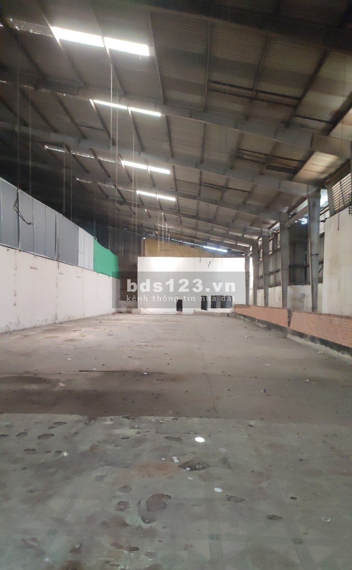 Cho thuê kho xưởng 1000m2 mặt tiền đường Trường Chinh, Tân Phú