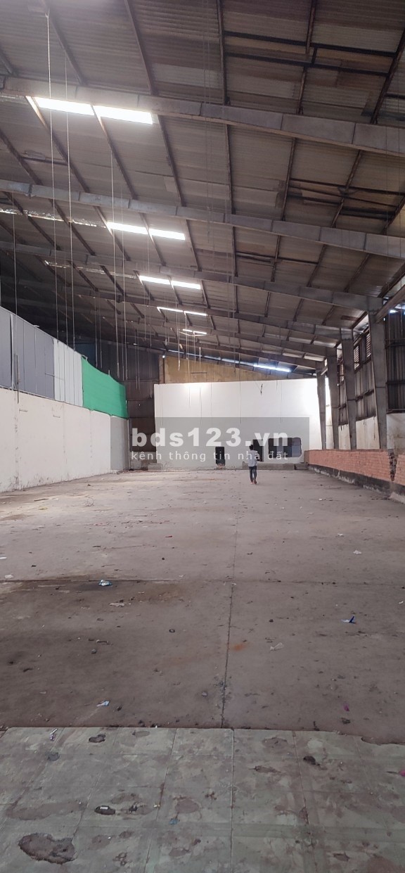 Cho thuê kho xưởng 1000m2 mặt tiền đường Trường Chinh, Tân Phú