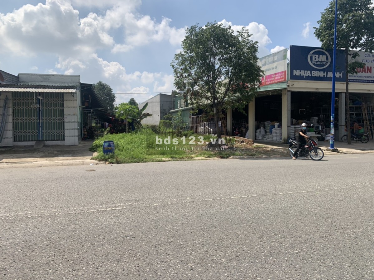 Chuyển về quê sinh sống, cần bán 300m2 đất cùng 2 dãy phòng trọ đối diện KCN lớn Bình Dương, gần chợ