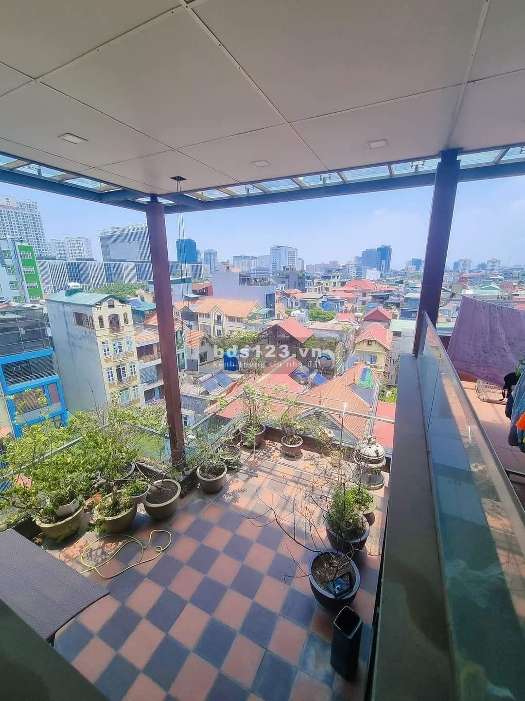 Building lô góc, đẹp nhất Mai Dịch, 97m, 9 tầng thang máy, 3 ô tô đỗ cửa, giá 30.0xx tỷ