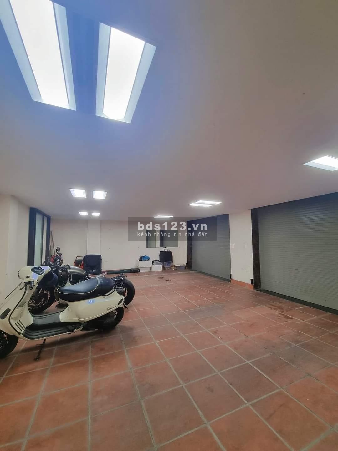 Building lô góc, đẹp nhất Mai Dịch, 97m, 9 tầng thang máy, 3 ô tô đỗ cửa, giá 30.0xx tỷ