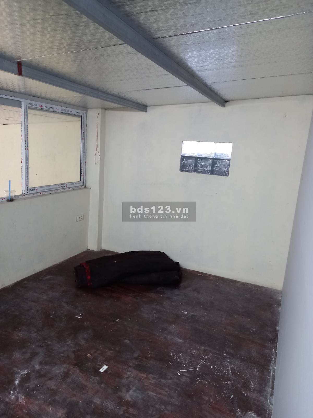 Cho thuê nhà 1,5 tầng 65m2, số 6 ngõ 33 Cổ Linh mặt đường 5m