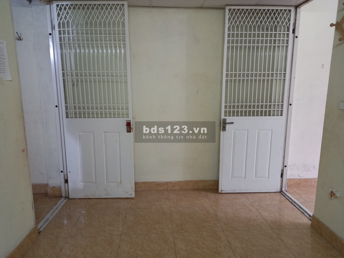 Cho thuê nhà 1,5 tầng 65m2, số 6 ngõ 33 Cổ Linh mặt đường 5m