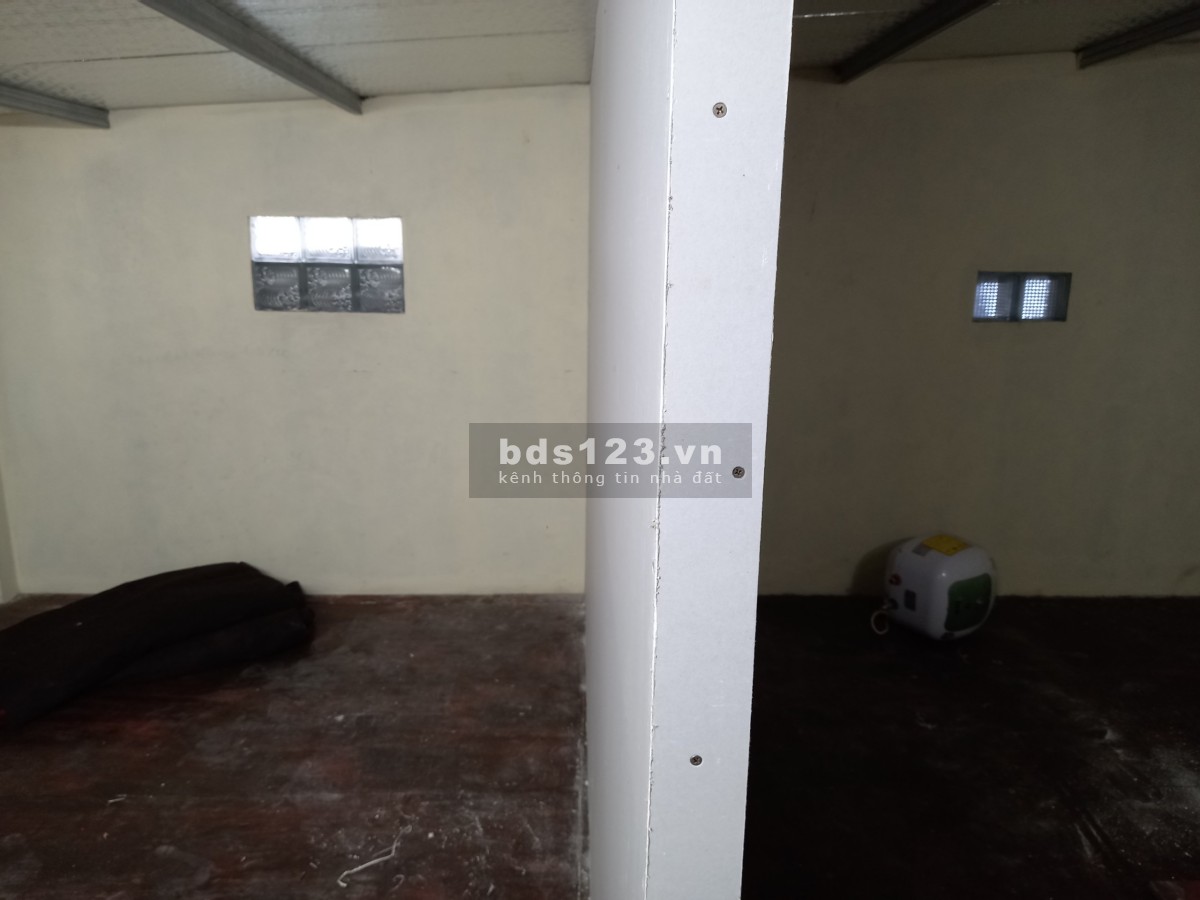 Cho thuê nhà 1,5 tầng 65m2, số 6 ngõ 33 Cổ Linh mặt đường 5m