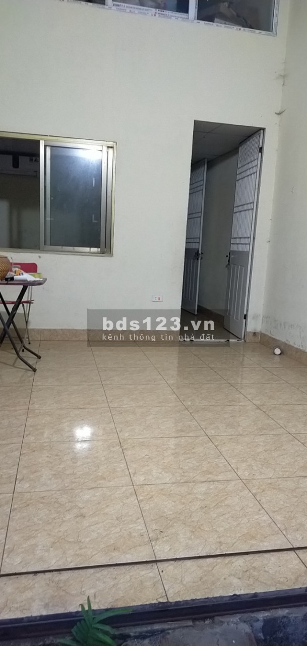 Cho thuê nhà 1,5 tầng 65m2, số 6 ngõ 33 Cổ Linh mặt đường 5m