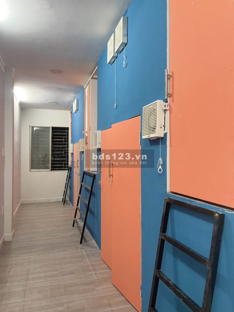 SLEEPBOX Tân Bình cao đứng được có cửa khóa gần sân bay