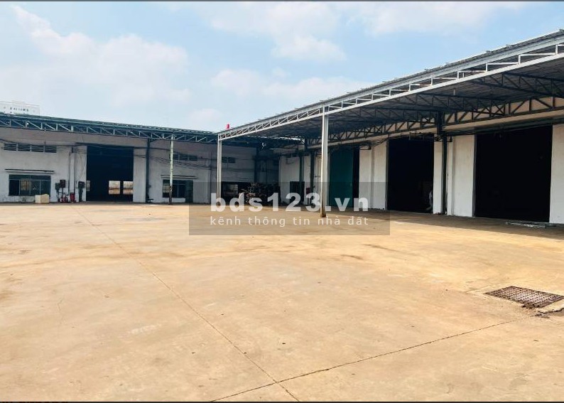 Cần cho thuê kho xưởng 800m2 tại mặt tiền đường Phan Văn Hớn, Quận 12