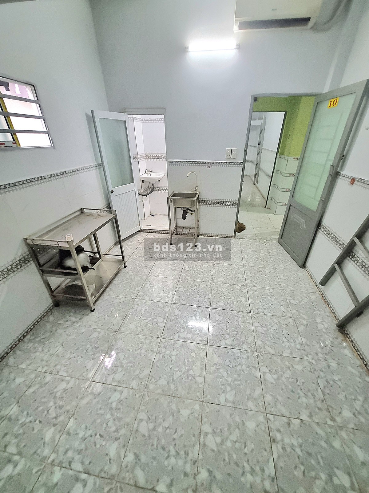Phong trọ gác bêp may lanh thoáng mát sạch sẽ
