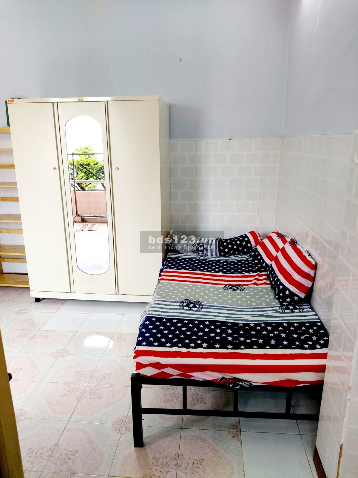 Phòng trọ Quận 5 Nguyển Văn Cừ có ban công thoáng mát, bồn hoa