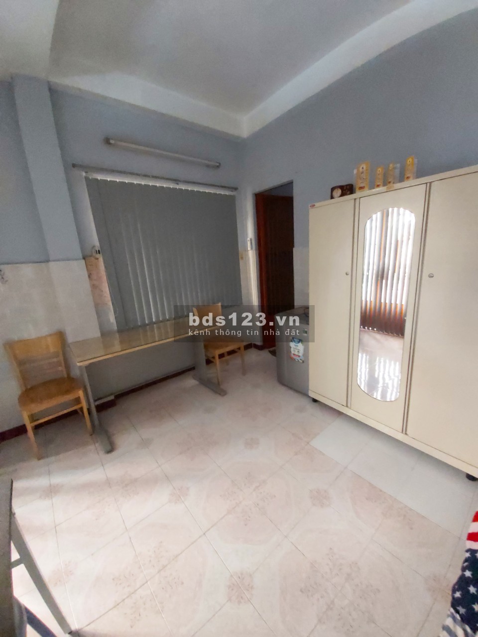 Phòng trọ Quận 5 Nguyển Văn Cừ có ban công thoáng mát, bồn hoa