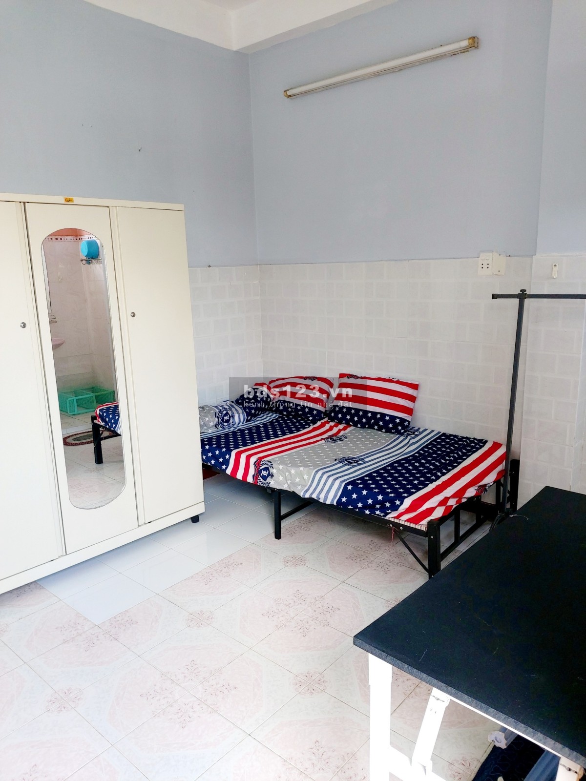 Phòng trọ Quận 5 Nguyển Văn Cừ có ban công thoáng mát, bồn hoa
