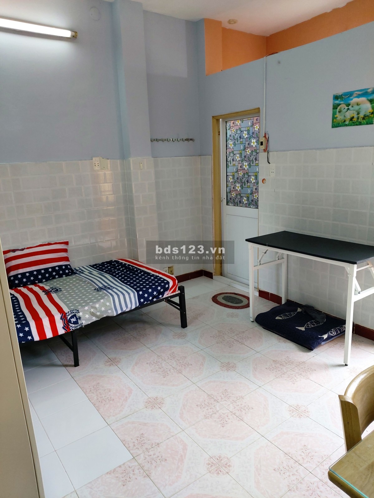 Phòng trọ Quận 5 Nguyển Văn Cừ có ban công thoáng mát, bồn hoa
