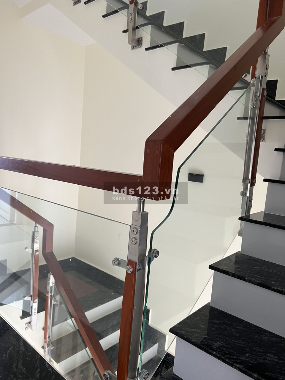 Nhà sẵn có thể nhận ở ngay, thích hợp ở, làm văn phòng công ty,...