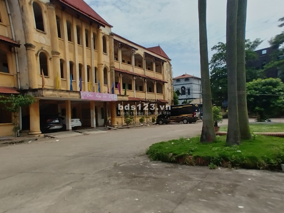 Cho thuê 1ha khuôn viên gồm khối nhà và sân. Thuê mọi mô hình. Yên Viên