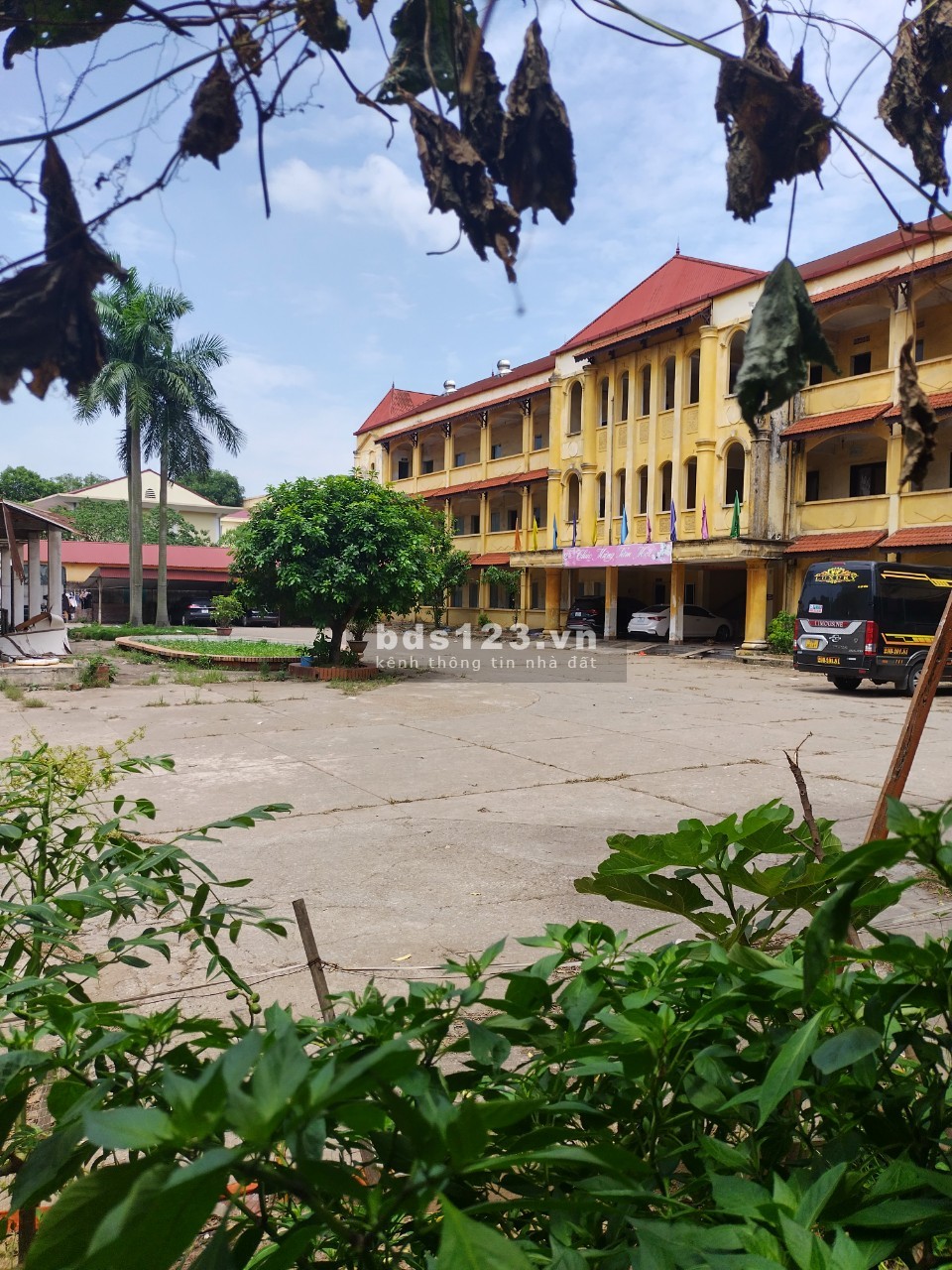 Cho thuê 1ha khuôn viên gồm khối nhà và sân. Thuê mọi mô hình. Yên Viên