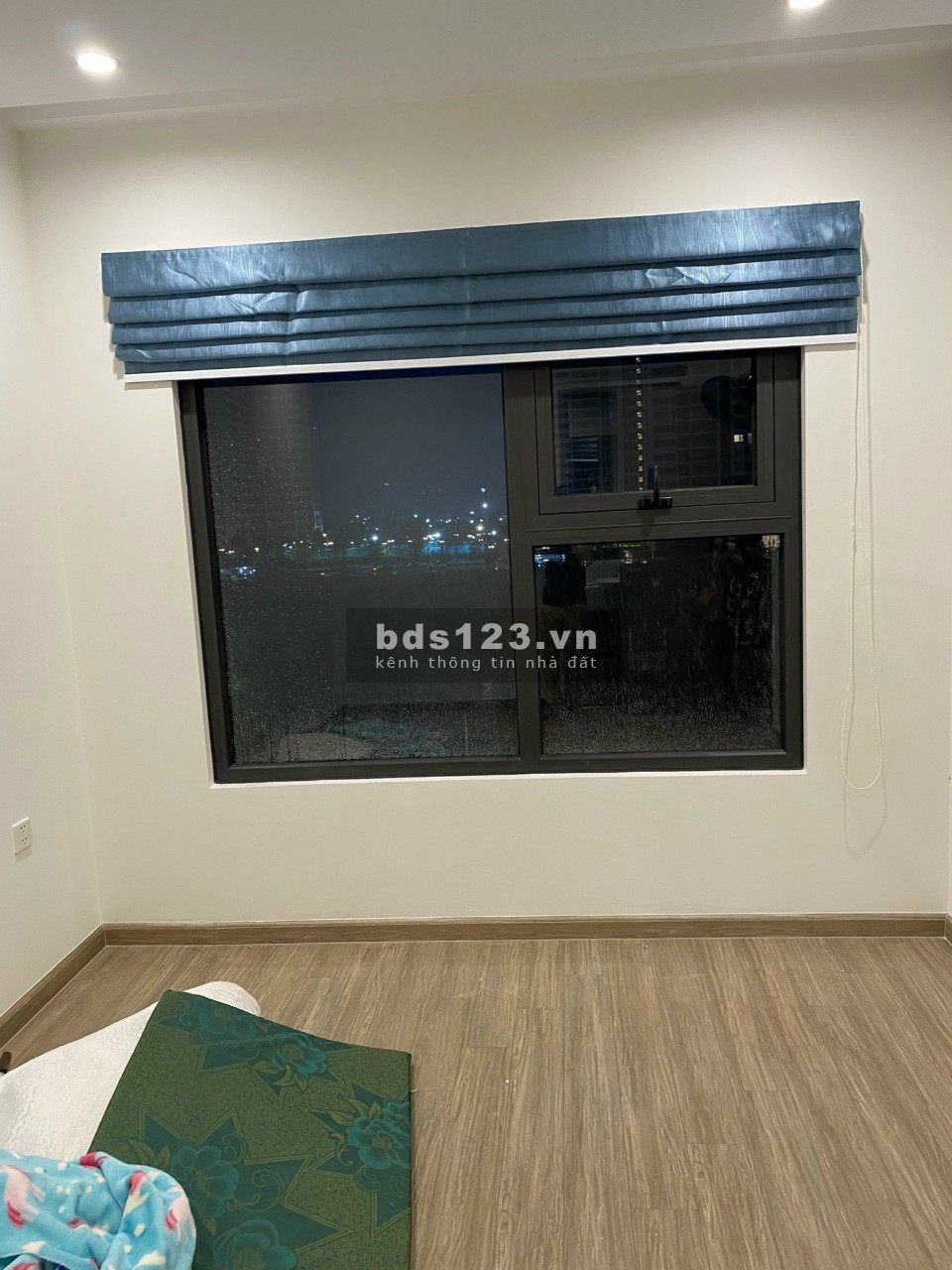 Cho thuê căn hộ 2PN có rèm 5,3 triệu tại Vinhomes Grand Park Quận 9