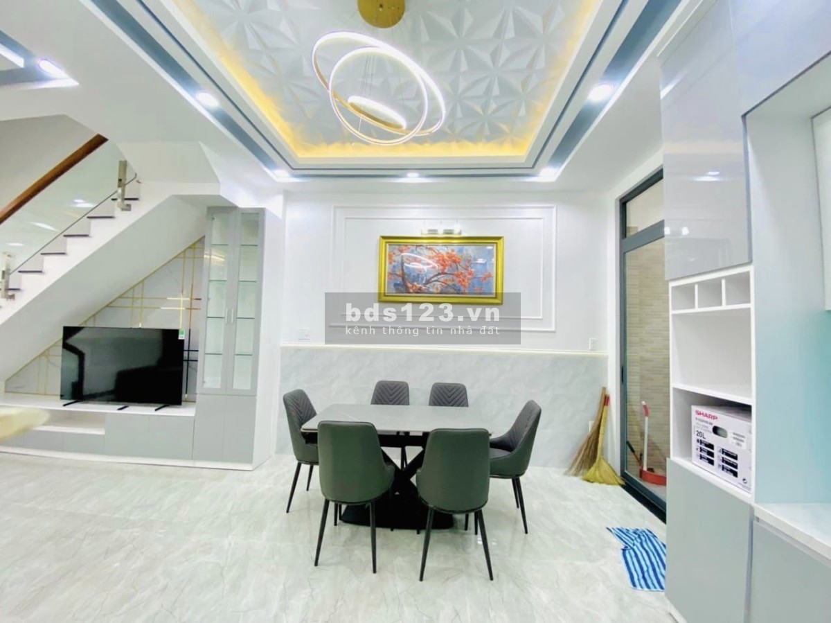 Nhà phố 4 tầng- đường trải nhựa 6m - oto ngủ trong nhà - nhỉnh 8ty TT Nhà Bè