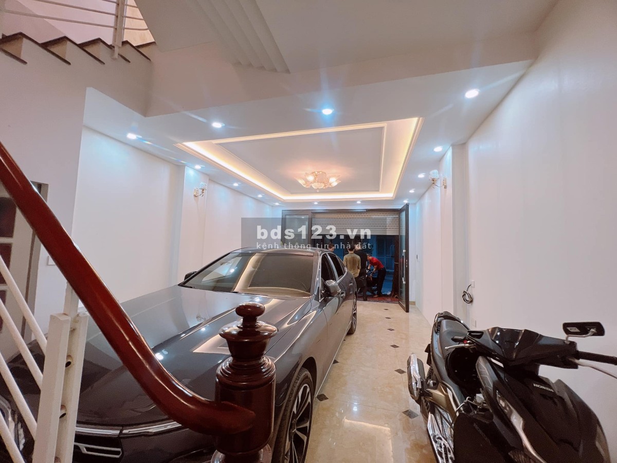 Bán nhà nằm ngay trung tâm trong khu phân lô Khu Giãn dân Mỗ Lao đường 18M và 36M 42m 5 tầng