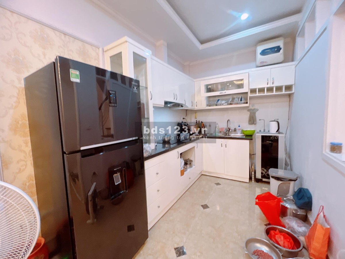 Bán nhà nằm ngay trung tâm trong khu phân lô Khu Giãn dân Mỗ Lao đường 18M và 36M 42m 5 tầng