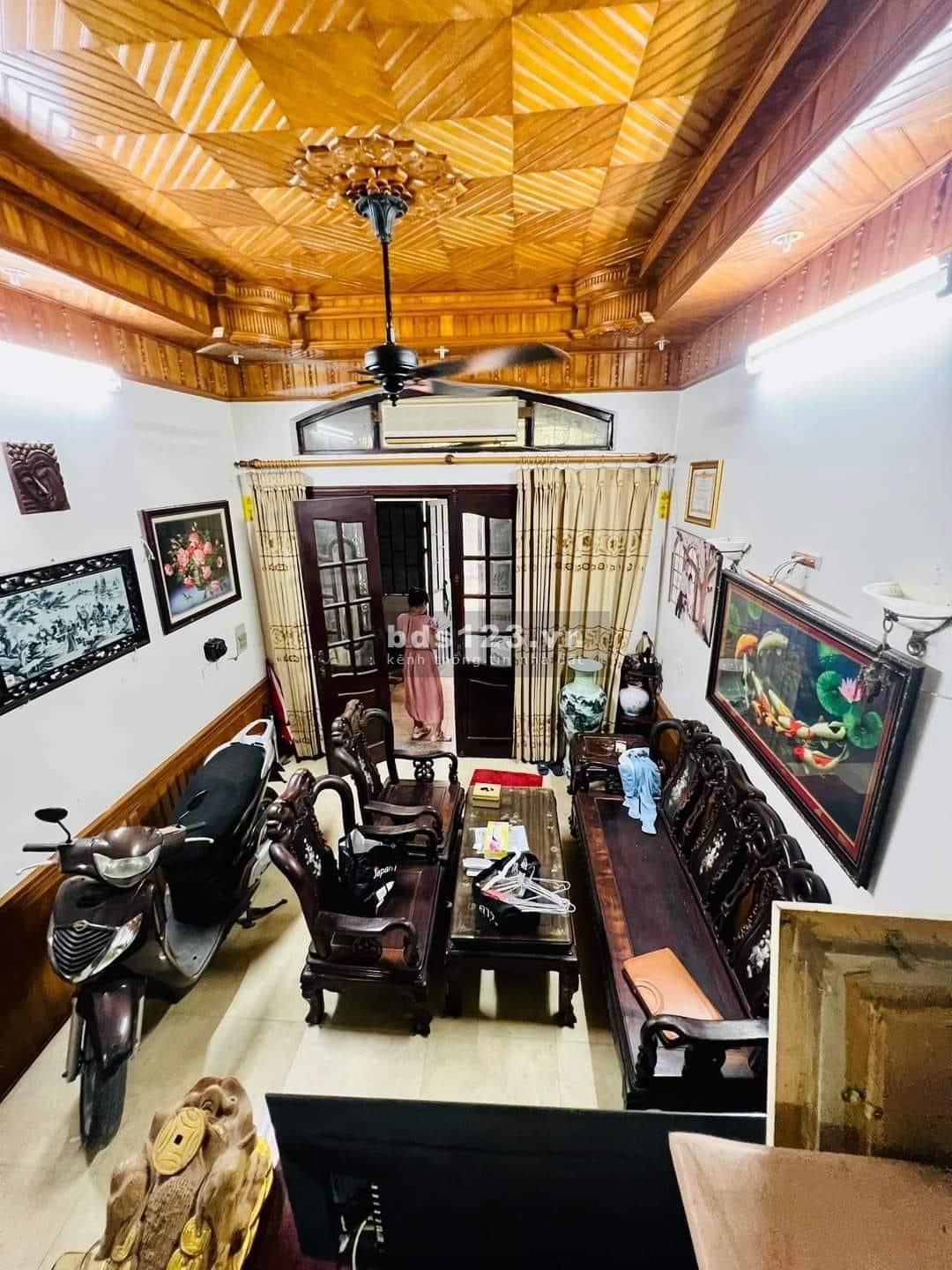 Bán nhà ngõ 79 Cầu Giấy 45m2 x 4 tầng, ngõ thông, thoáng sáng, gần phố, giá 5.75 tỷ.