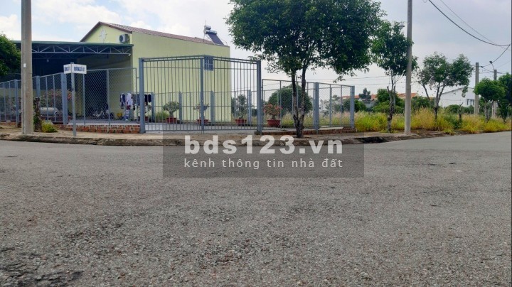 Nợ ngân hàng sang gấp 981m2. Giá 720 triệu. Đường lớn thông chợ, đối diện trường học