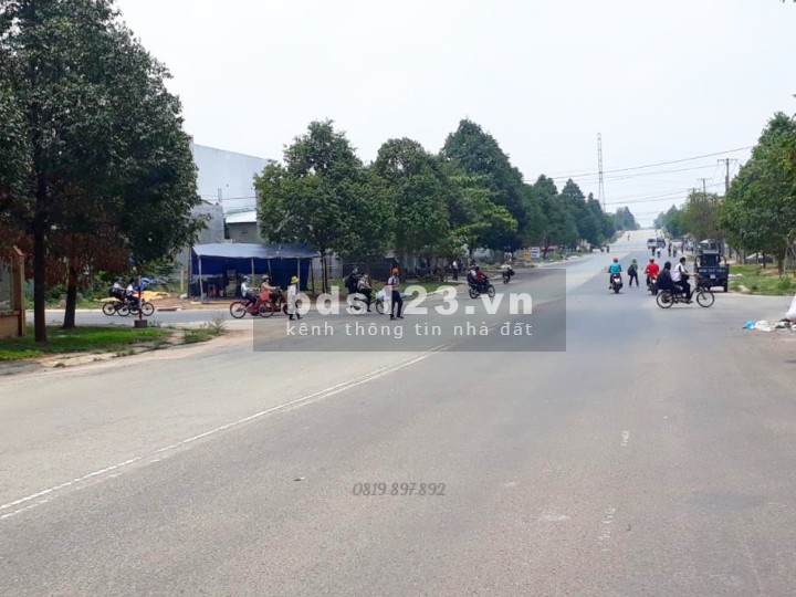 Nợ ngân hàng sang gấp 981m2. Giá 720 triệu. Đường lớn thông chợ, đối diện trường học