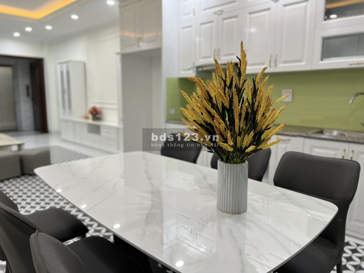 Gấp bán nhà phân lô La Khê Sát 7 tầng thang máy nk, 55M2, MT4M, Đẹp long lanh full nội thất