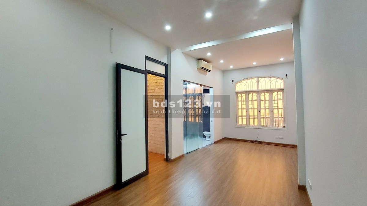 Bán nhà Trần Khát Chân, Hai Bà Trưng 3 bước ra phố 40m giá 4 tỷ