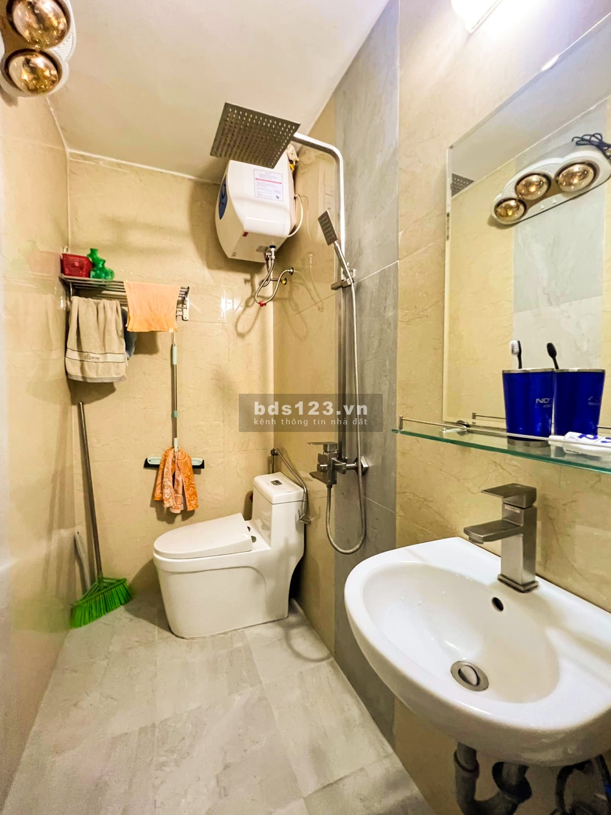 Bán nhà Hoàng Mai, 35M, 4 tầng 4 ngủ cầu thang giữa 2.8 tỷ
