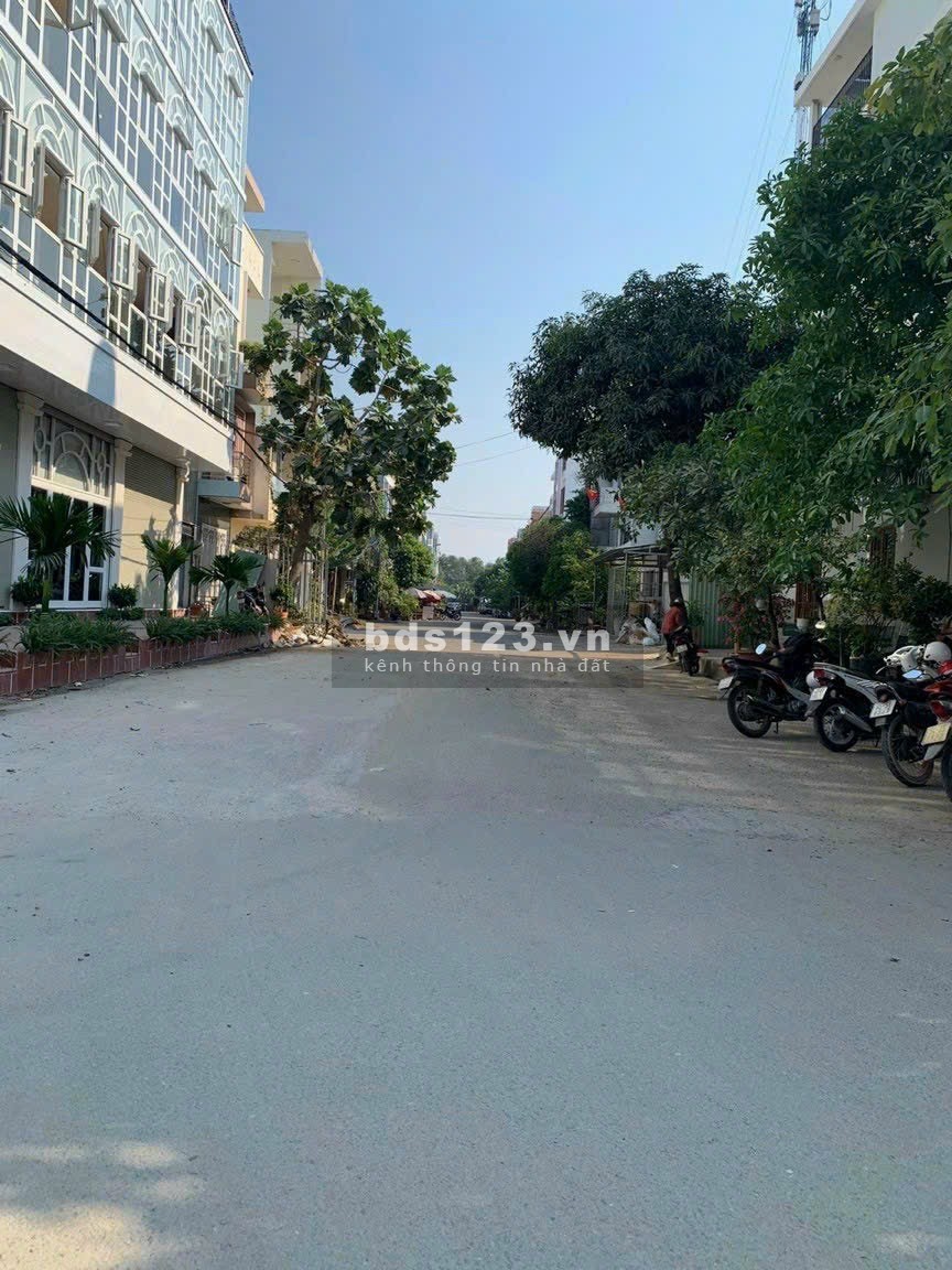 Nhà mặt tiền đường quận 2 cần bán gấp, vuông vức, đường lớn
